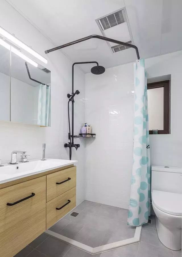 闺蜜的90㎡北欧两居室,全包14万,卫生间清爽的色调,非常不错