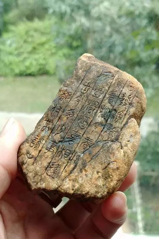 蜜蜡|翡翠玉雕中的带皮雕刻是一种艺术,好的雕工让料子极其自然,精美绝伦!