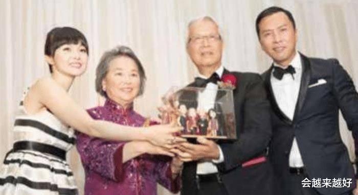 甄子菁|甄子丹妹妹45岁依旧水嫩，功夫不输亲哥哥，为啥就没人敢娶呢？