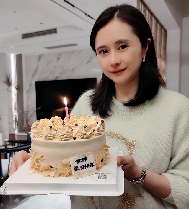 笑傲江湖|《笑傲江湖》演员今昔,小师妹2次嫁豪门,“五岳掌门人”都已逝