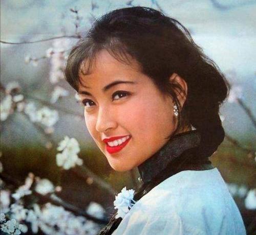 张金玲|张金玲：放弃前程生孩子，却被丈夫狠心抛弃，后改嫁富豪终获幸福