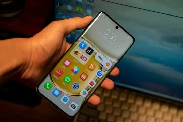 货运|华为P50Pro迎来新低价，8+128GB版降价1639元，等等党都傻眼了