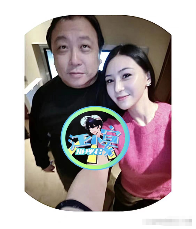 张颖颖|张颖颖王晶旧照曝光！酒店内拍亲密合影，男方搂腰甜笑眼袋突出