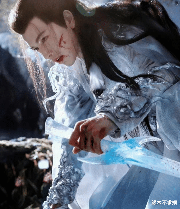 杨幂|苍兰诀余温未散:有人让娃认东方青苍为父,张凌赫差点被粉丝绊倒