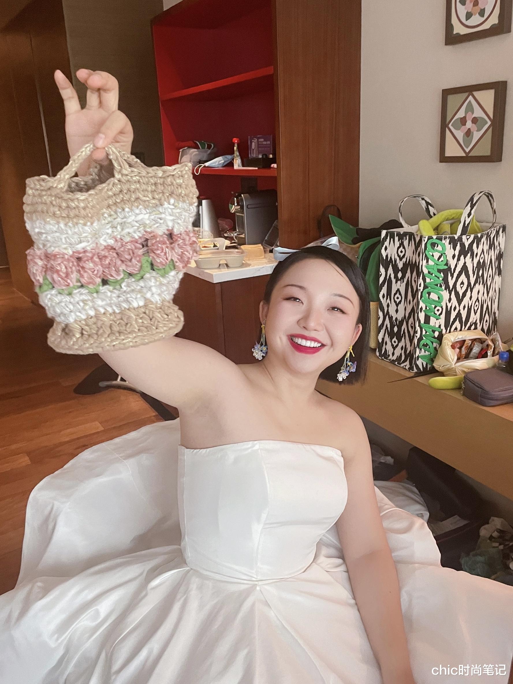 辣目洋子|辣目洋子新剧里的职场穿搭,堪称微胖女孩的穿搭模板