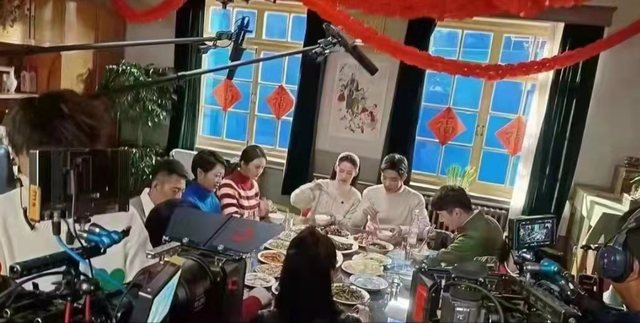 李沁|李沁轧戏被困于上海，因此连累到肖战，肖战粉丝网上对她激情开麦