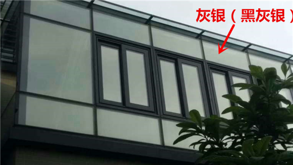 邻居家贴窗户膜不安窗帘还笑我老土,结果搬进去才开始后悔