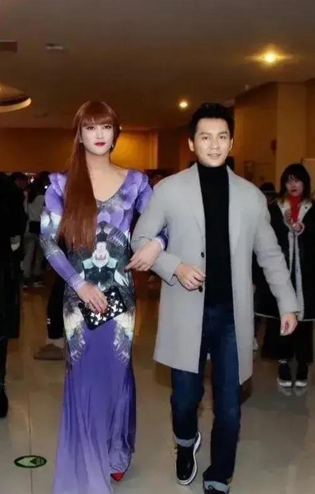 李晨|李晨旁边这个美女竟是霍思燕老公杜江！这也太惊艳了吧？