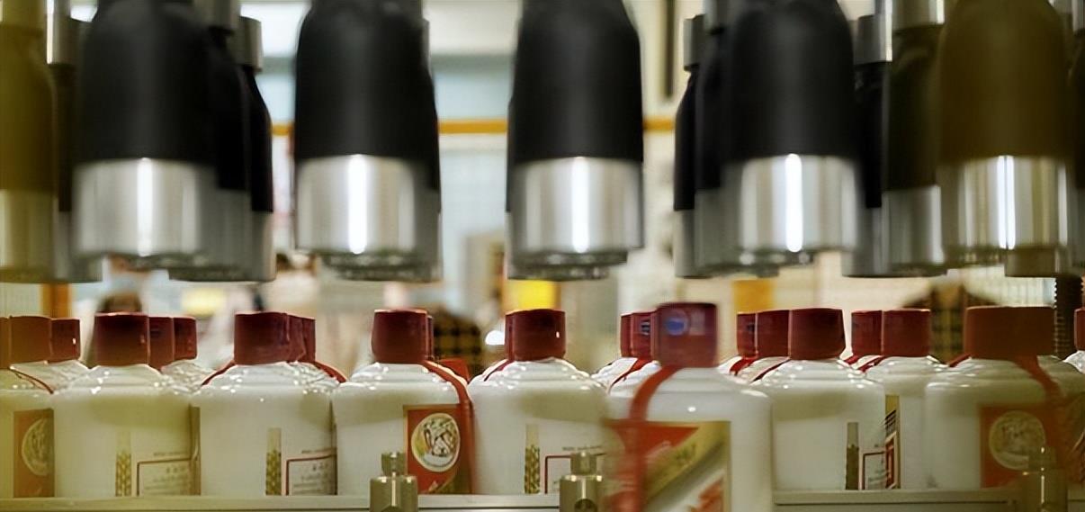 穿衣搭配|国企开启招聘,正式员工月薪8千,部分岗位还包含七险二金