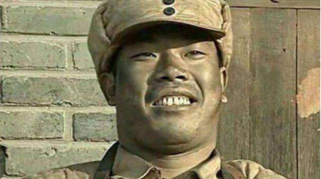 亮剑|亮剑:同样是王有胜守仓库,旧版得意洋洋,新版表情呆楞