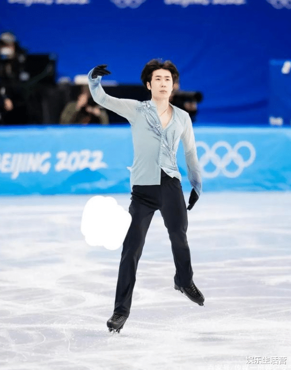 金博洋|金博洋晋级男单,被扒女装花滑黑历史,网友:张国伟同款出厂设计