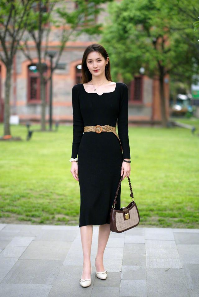 求职|女性选择穿搭很重要，职场中选择裙子更合适，这些搭配方式帮到您