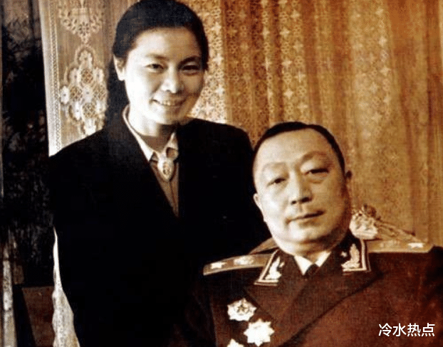 最高军衔家庭:她是中国首位女中将,丈夫是上将,父亲是元帅