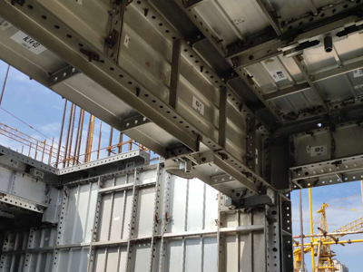 铝模板如何养护？