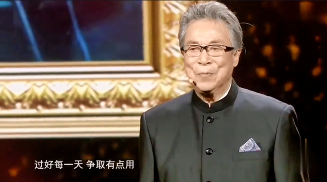 李光羲|歌唱家李光羲追悼会现场曝光：遗体沉睡于鲜花之中，群众眼睛红润