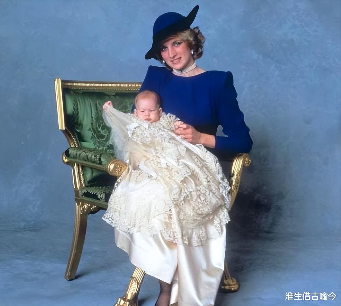 1984年，戴安娜生下了哈里王子，那一头红发刺痛了查尔斯的眼睛