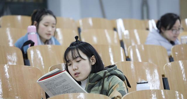 大学生|这些专业在私企难就业,却是考编的“香饽饽”,文科生有希望了