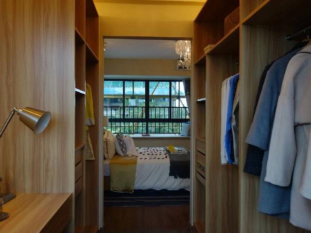 主卧带卫生间怎么装修?原来这样改造已成一种时尚,太漂亮了