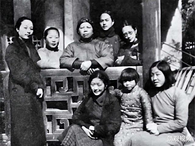 美女陆英:16年生下14胎,36岁油尽灯枯倒在产房,令人可惜