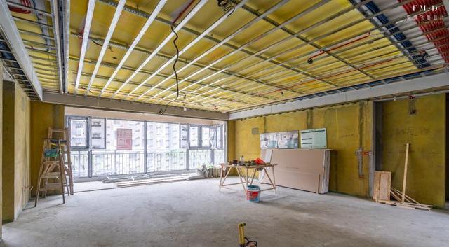 楼上邻居健身跳操,楼下天花板脱落,网友:房子问题,跟别人无关