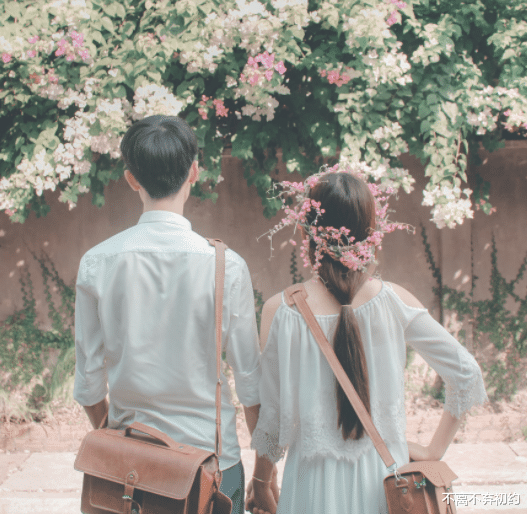 成都 “裸嫁穷男友,新婚当日看到小姑子朋友圈”没100万我不进这个门