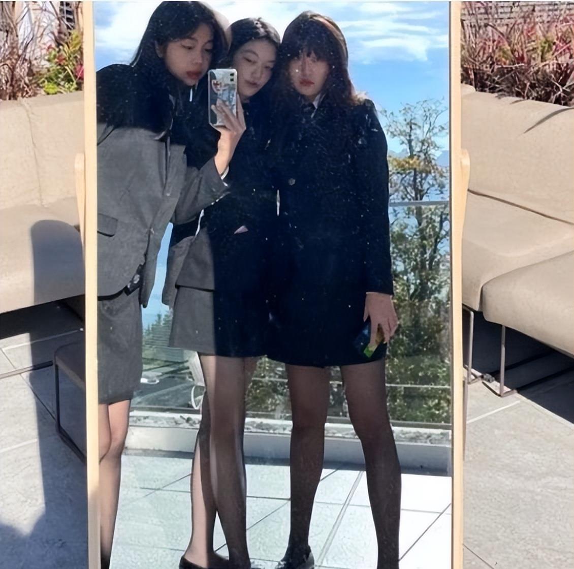 李嫣|李嫣霸气回应叛逆早熟，眼神凌厉表情不屑，摆摊义卖像不良少女