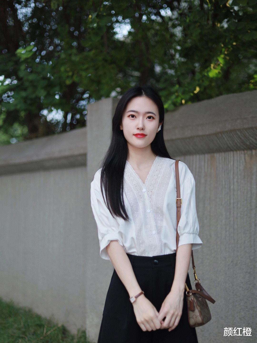 穿衣懂配色太重要了，夏天试试这些配色方式，简约日常还不挑肤色