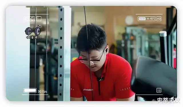 杜宇麒|霍思燕儿子嗯哼大变样，性格变内向成日系帅哥，被指撞脸华晨宇