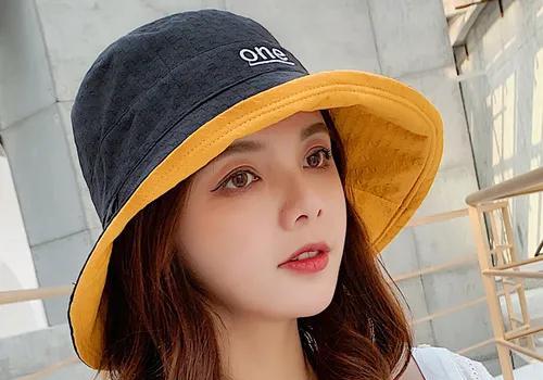帽子 50岁女人夏季戴帽子，遵循3戴4不戴的原则，会让你美得高级又优雅