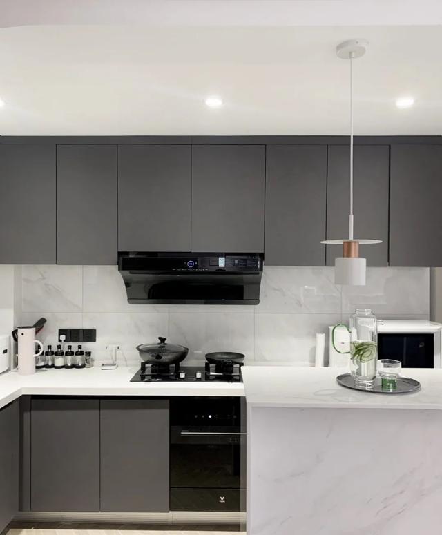 90三居室,步入式衣帽间、大浴缸、中岛台……复古又精致!