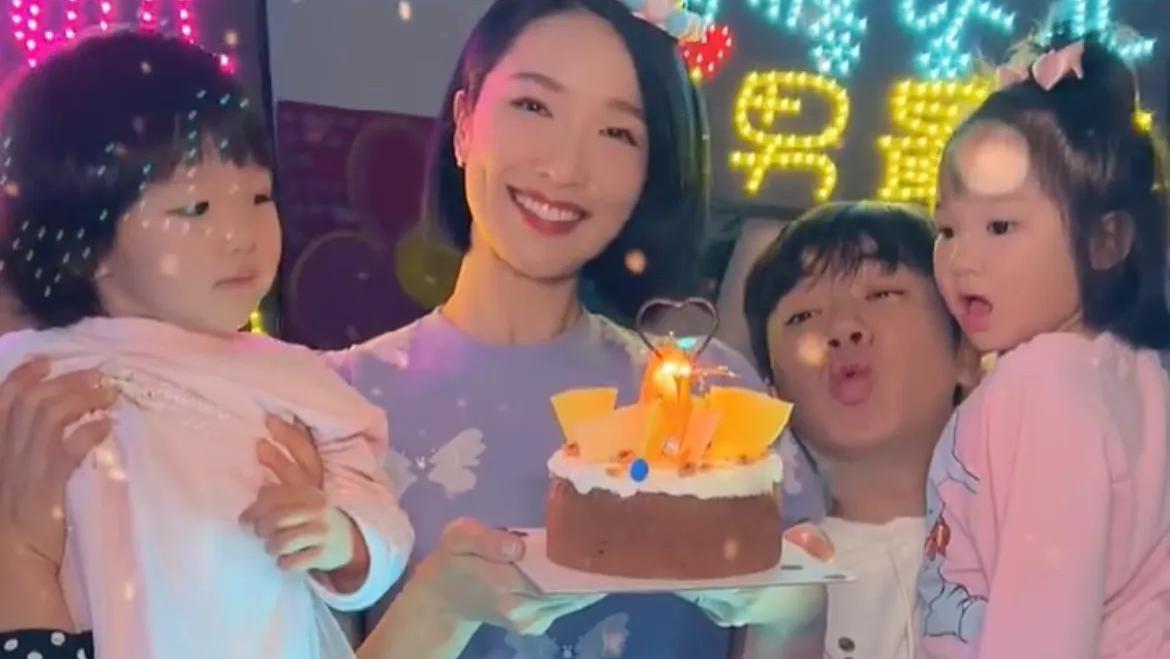 李亚男|37岁李亚男晒庆生照，俩女儿见蛋糕流口水，和王祖蓝浪漫牵手散步