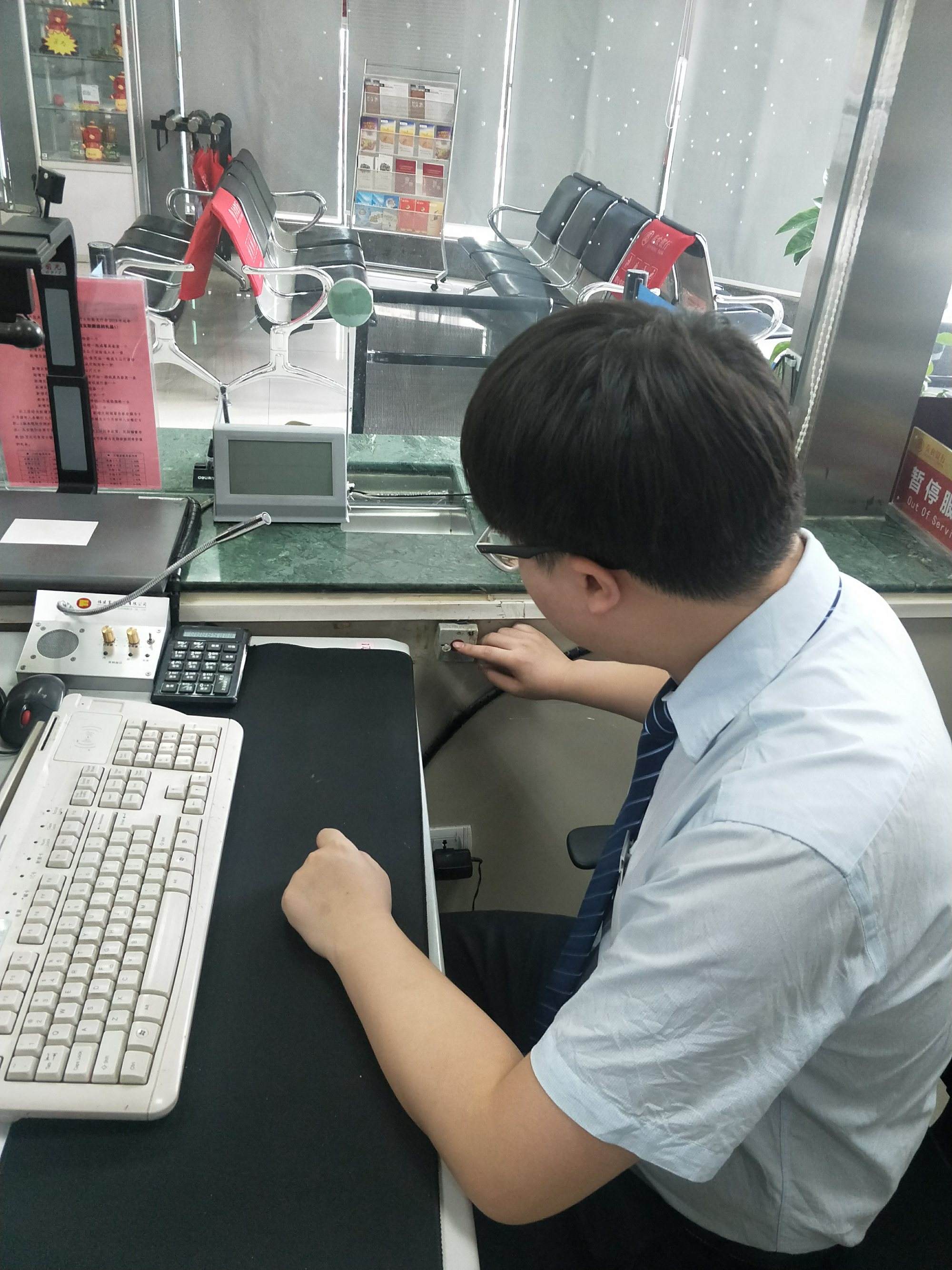1200万被银行职员私吞!储户担责80%哭诉:帮亲戚升职成了农夫与蛇!