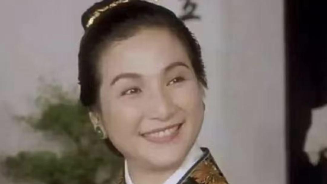 郑佩佩|这些老牌影星变化好大：洪金宝坐轮椅身材消瘦，郑佩佩病到认不出