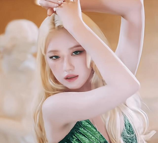 叶舒华|DLE回归新歌Nxdemv公开!叶舒华金发绿裙造型真是美绝了