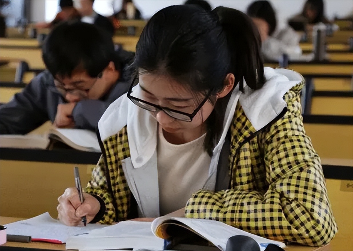 券商|研究生才有的“隐藏福利”，本科生羡慕不已，难怪考研热度这么高