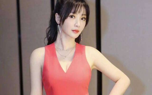 宋佳|内地至今未婚的大龄女星，个个貌美如花，最大的53岁，最小的42岁