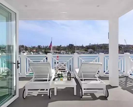 露台装成这样,一看就是个土豪,这样的露台谁不想要一个呢?