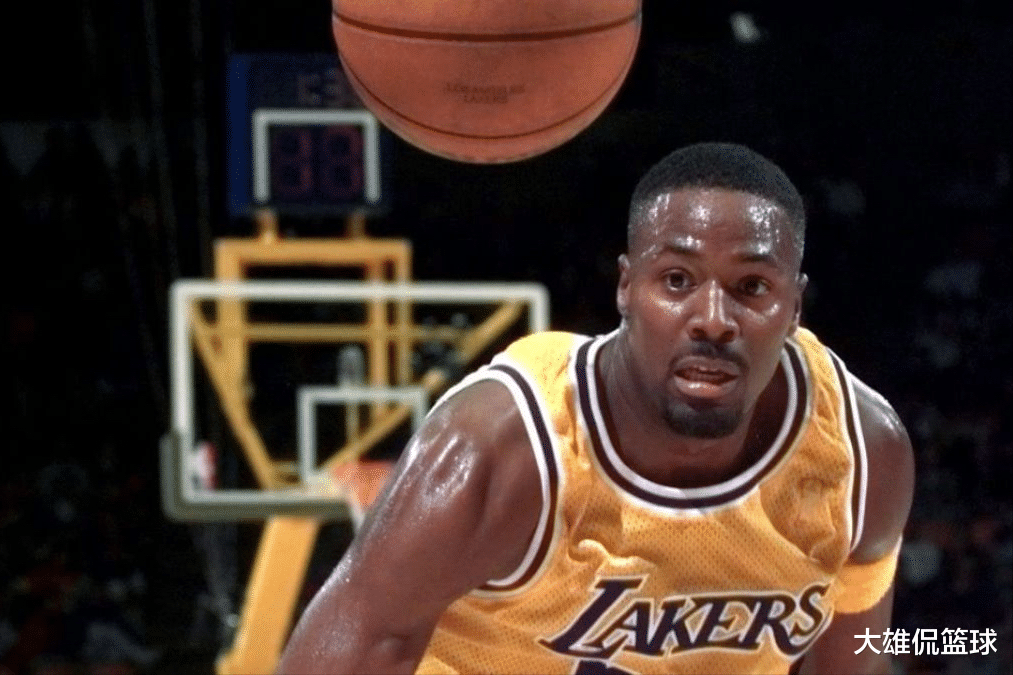 湖人队|美媒列出效力湖人3个赛季以上场均得分最高的十人,詹姆斯有望第1