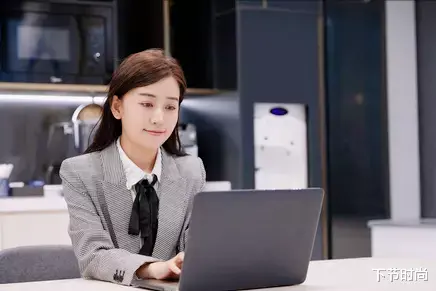 西装|40岁了每个月还在拿7500的工资，还有必要干下去吗？