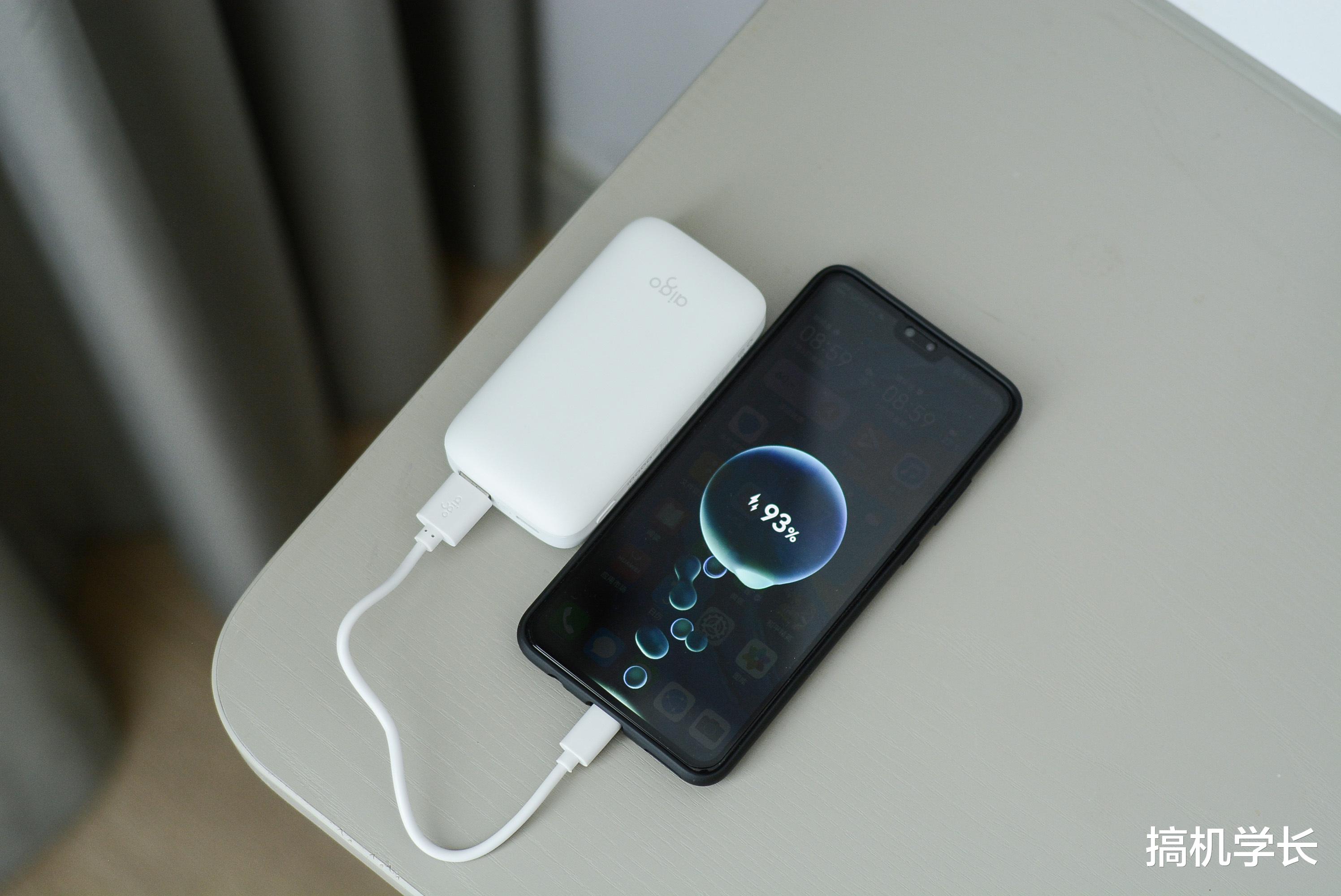 手机电池|手机电量该用完再充，还是剩一半就充？