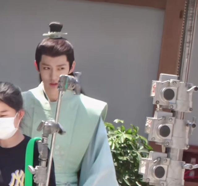 倪妮|《长相思》邓为的涂山璟“姿清逸，骨清绝”！媒体赞他：从没崩过