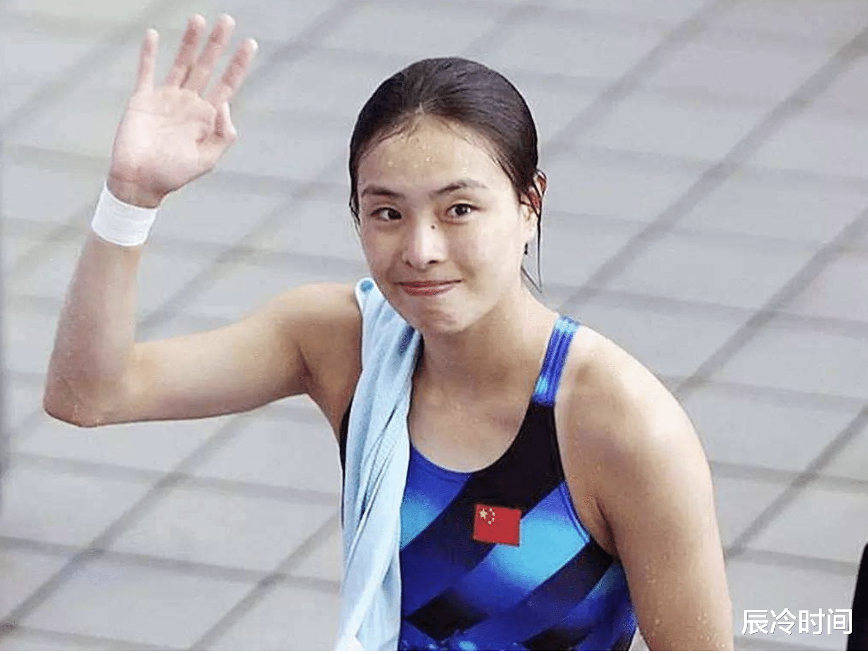 伏明霞|伏明霞：退役后嫁大26歲老公，結婚5年生3娃，70歲丈夫想生第四胎