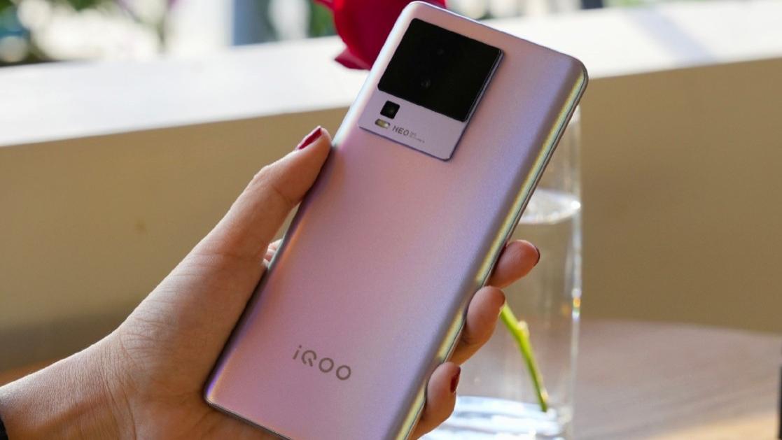 罗永浩|学生党千元机推荐，性能强、颜值高、续航久，过年拿出手面子很足