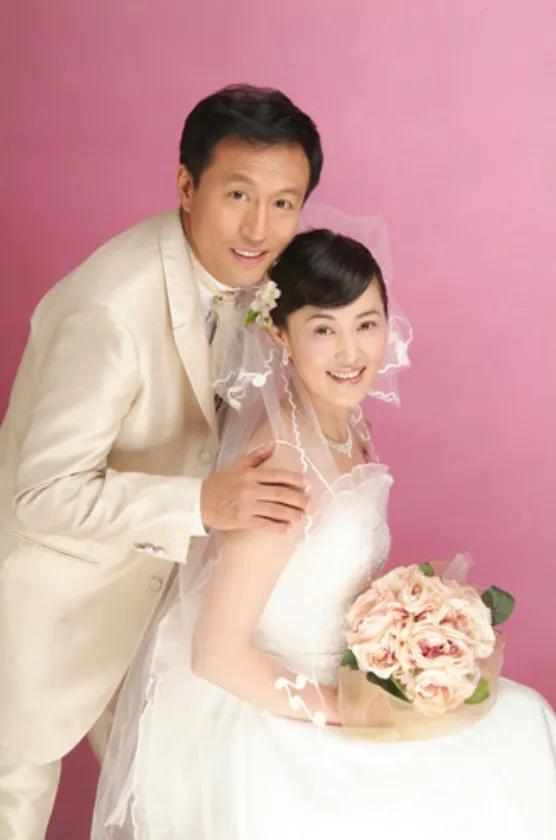 王菁华|王菁华:与常戎分手那天抱头大哭,50岁仍然单身