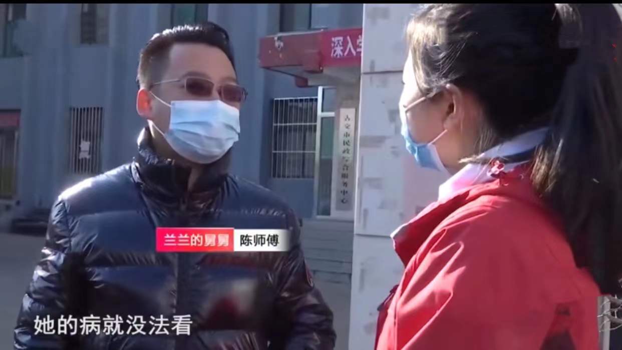 双亲离世了,9岁女孩办孤儿证却被姥爷拒绝:给我买箱罐头买不起吗