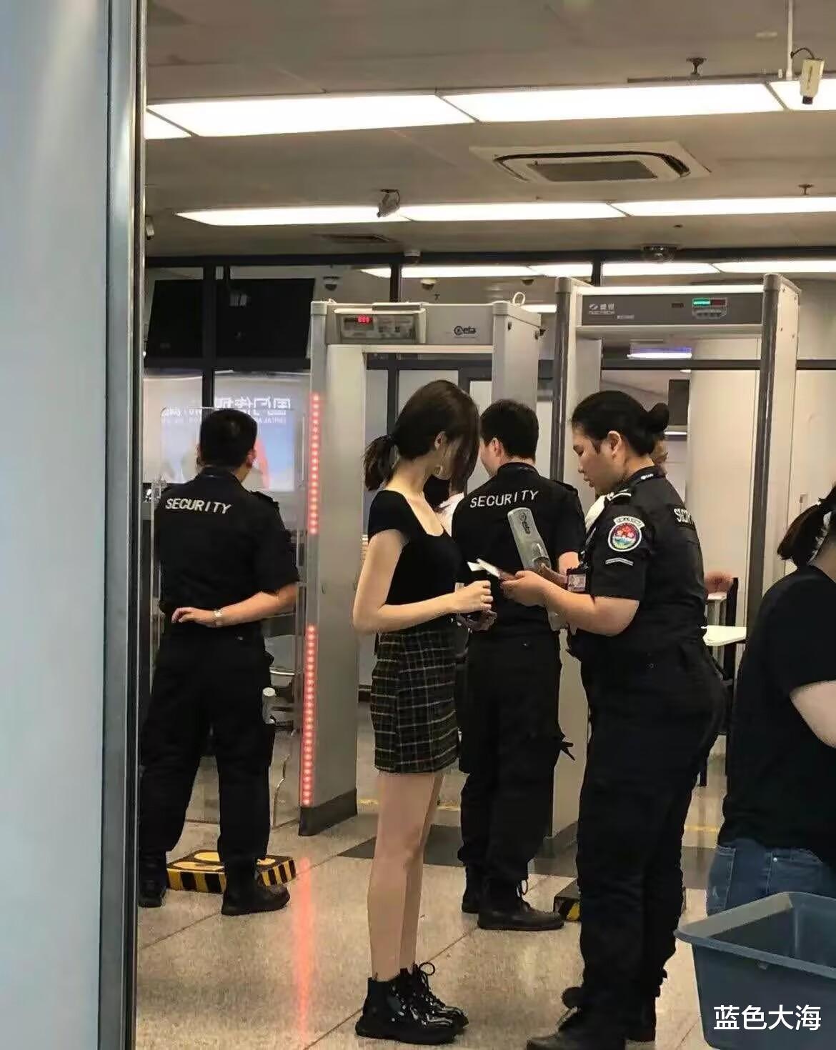 古力娜扎|古力娜扎走机场被偶遇,网友:原来明星私底下也这么美