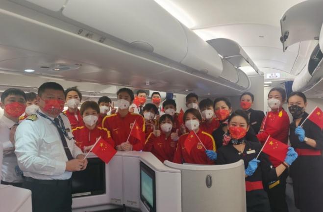 国足|中国女足已抵达上海！明日乘大巴前往苏州，不与男足入住相同酒店