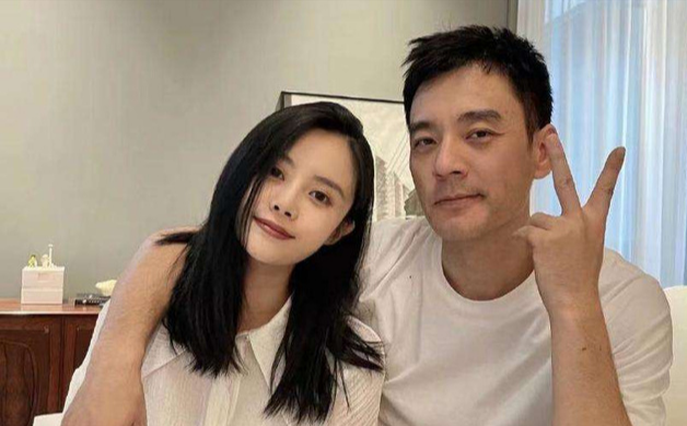 殷桃|42岁殷桃站高铁车门口秀腹肌引发网友热议,5段曲折情史单身多年