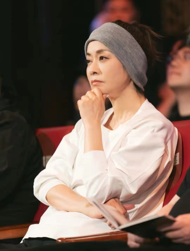 白澍|毛阿敏：是自己倒追的丈夫，她丧夫后首次现身，人比黄花瘦