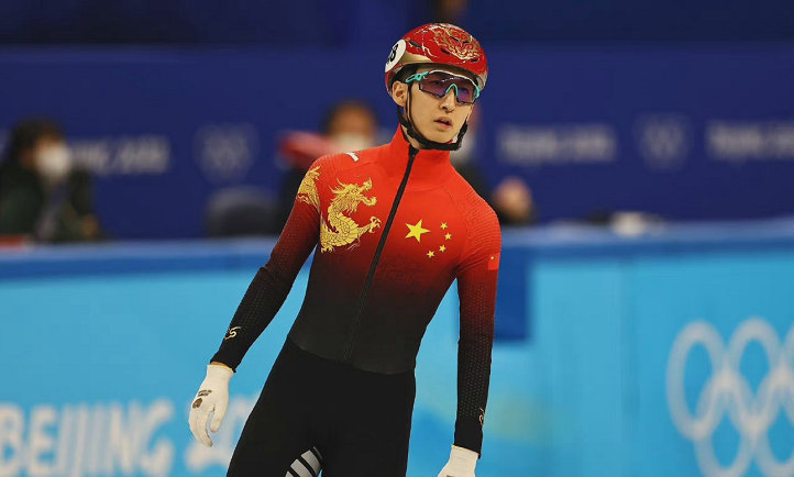 武大靖|耻辱之战！黄大宪干扰武大靖后露笑容，赛后心虚关闭社媒评论